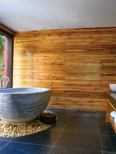 idées et conseils pour aménager une salle de bain blanche et bois